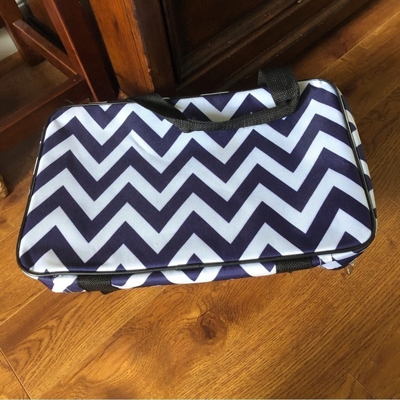 Blue and white chevon Insulated pan carrier, full zip - Picture 3 of 3